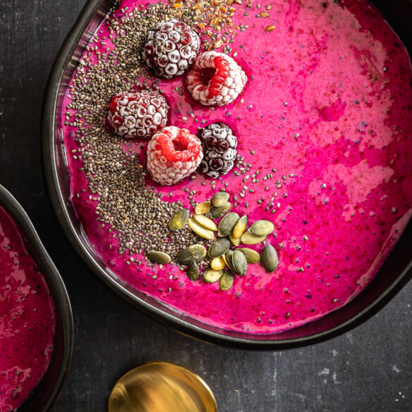 smoothie bowl dragon fruit Delizzious Photography