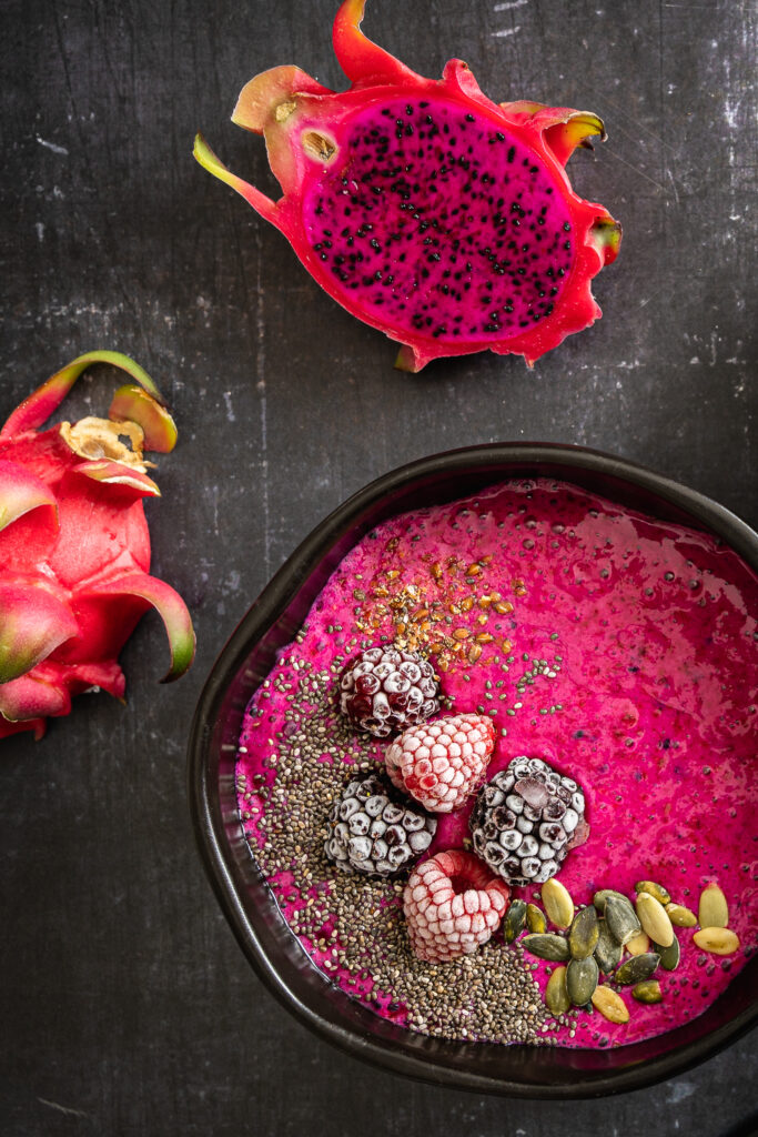 smoothie bowl dragon fruit Delizzious Photography